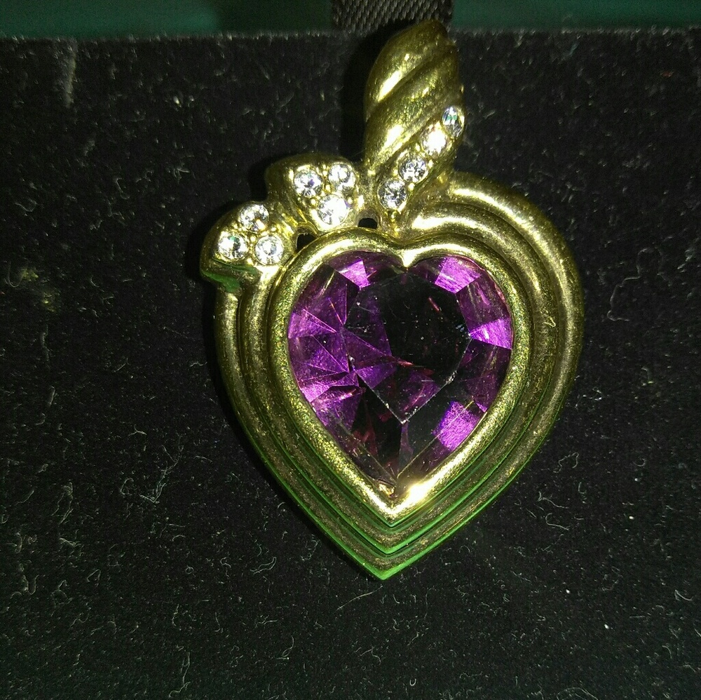 Vintage Gold plated heart locket.